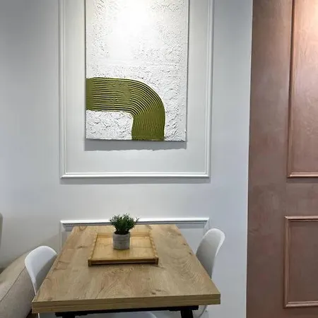 Apartment The Dreamer's Den Tirana